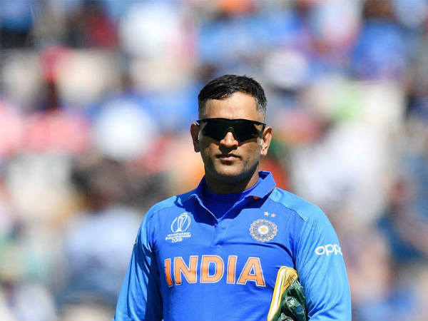 రిటైర్మెంట్ వార్తలపై స్పందించిన ధోని