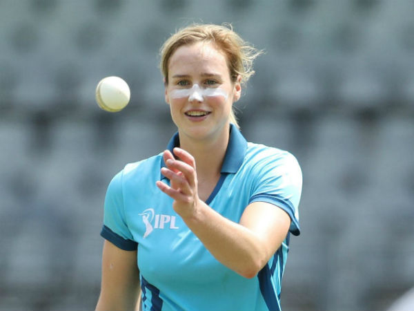 టీ20 కెరీర్‌లో 1498 పరుగులతో పాటు 98 వికెట్లు