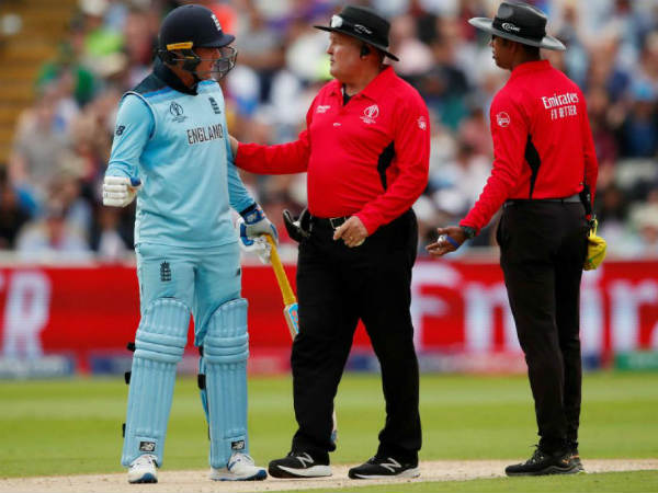  థర్డ్‌ అంపైర్‌గా టకర్‌: