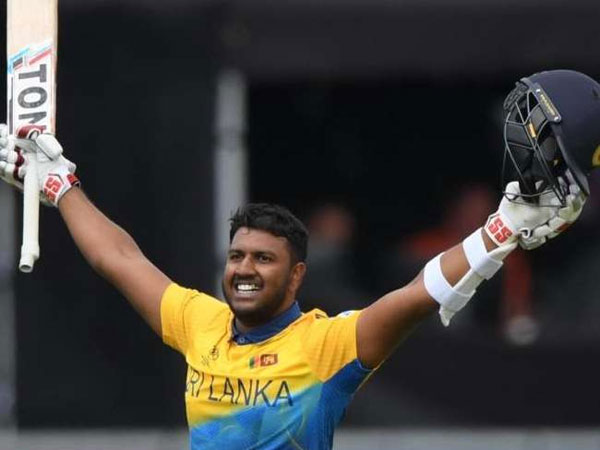 మూడో క్రికెటర్‌గా: