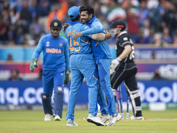 రెండు ఓవర్లు మెయిడిన్‌: