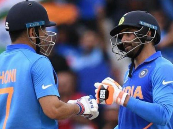 జడేజాతో కలిసి ధోని 106 పరుగుల భాగస్వామ్యం