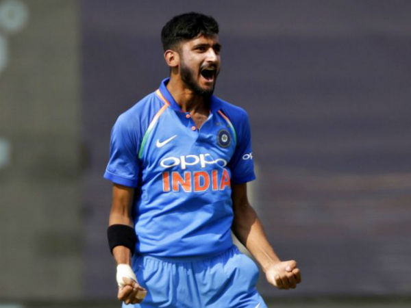 షైనీతో పాటు ఖలీల్ అహ్మద్‌లు నెట్ బౌలర్లుగా