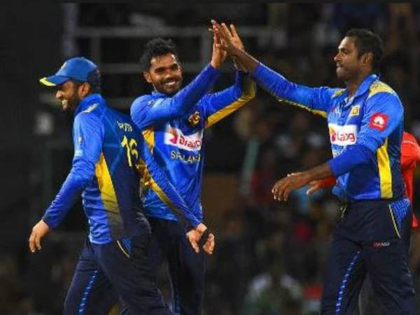 వన్డేల్లో 50 వికెట్లు తీసిన ధనుంజయ