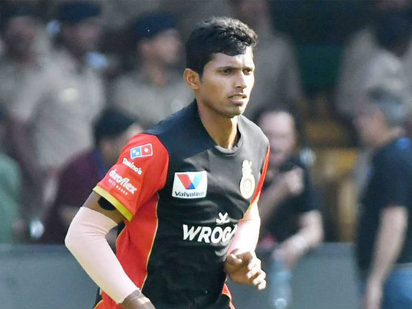 టెన్నిస్ బాల్‌తో క్రికెట్ మ్యాచ్‌లు