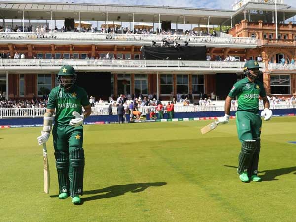 టాస్ గెలిచి బ్యాటింగ్ ఎంచుకున్న పాక్ టాస్ గెలిచి బ్యాటింగ్ ఎంచుకున్న పాక్