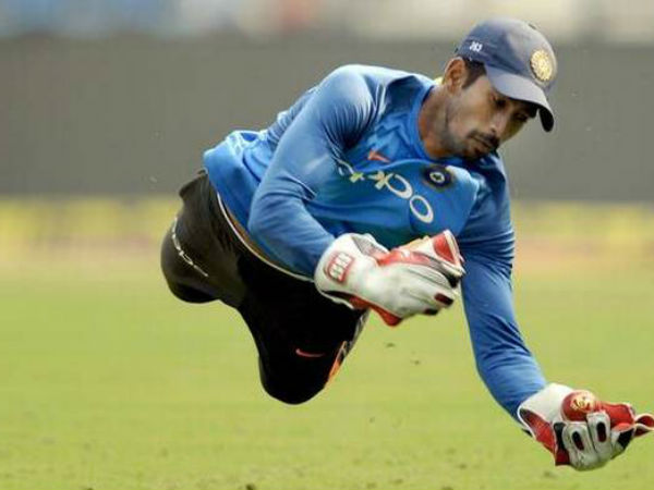 సాహా వైపు సెలక్టర్లు మొగ్గు 