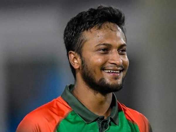 అగ్రస్థానంలో షకిబ్: