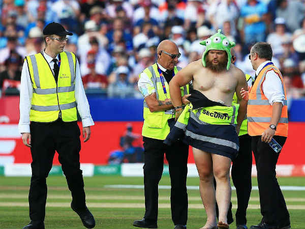 నెత్తిన టోపీ త‌ప్ప‌..