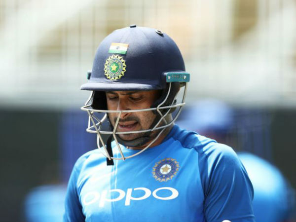 నాలుగో స్థానంలో రాయుడు విఫలం