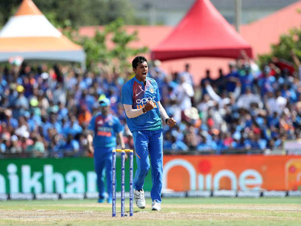 వాళ్ల స్టంప్స్‌ ఎగిరిపడ్డాయి: