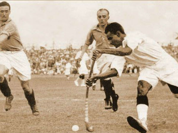 అవార్డు ఇవ్వండని అడగకూడదు అవార్డు ఇవ్వండని అడగకూడదు