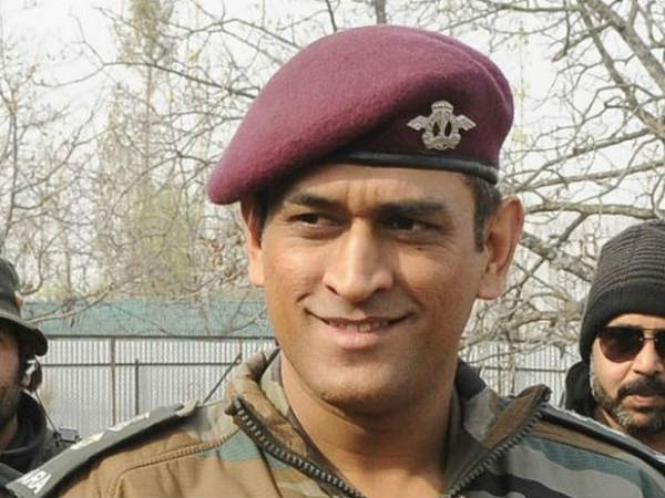 ప్రతి గ్రామంలో జాతీయ జెండాను ప్రతి గ్రామంలో జాతీయ జెండాను