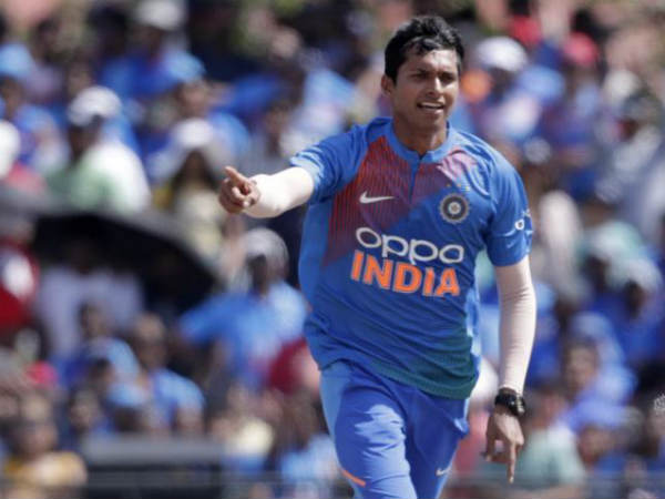 ఆకలితో ఉన్నాడు: