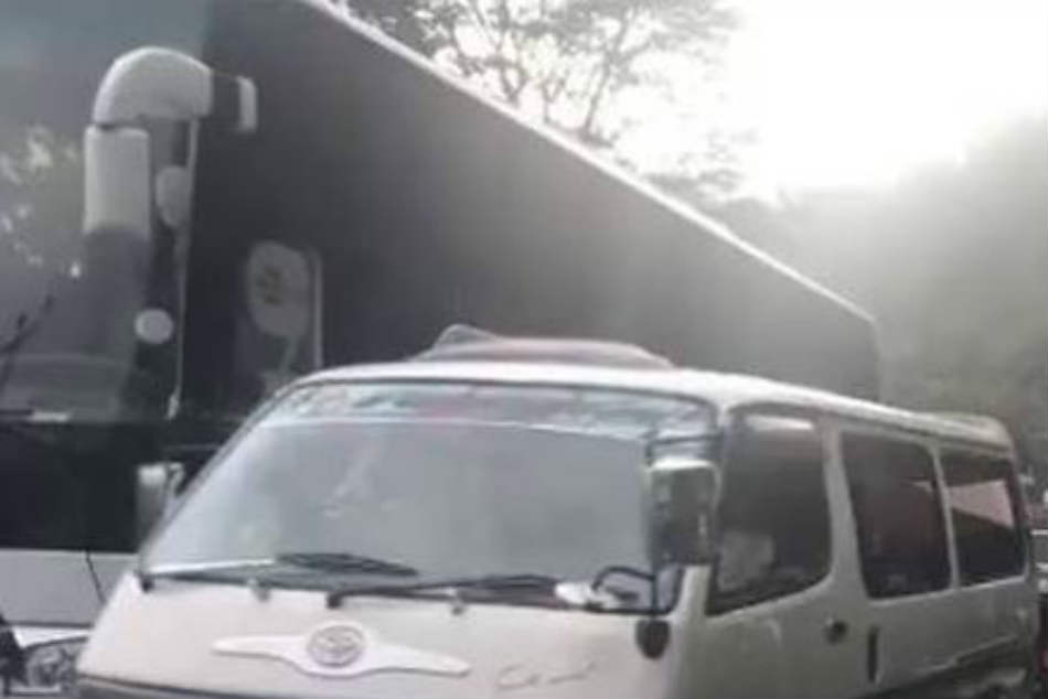 Cricket: Black Caps tour bus breaks down in Sri Lanka Cricket: Black Caps tour bus breaks down in Sri Lanka