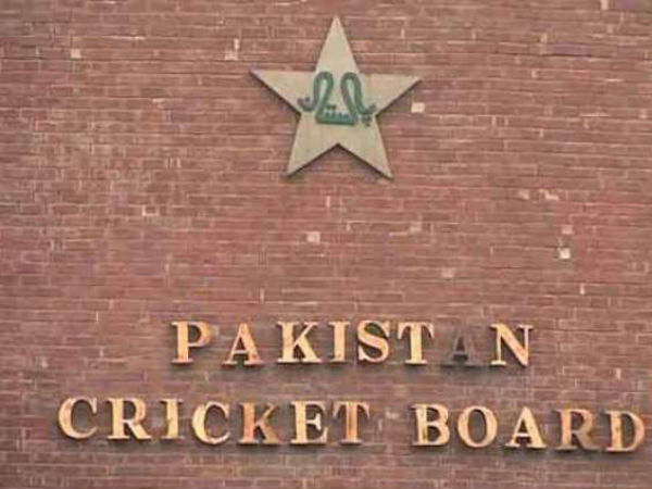 బౌలింగ్ కోచ్ పదవికి 