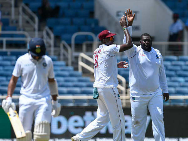 పుజారాను ఔట్ చేయడం ద్వారా పుజారాను ఔట్ చేయడం ద్వారా