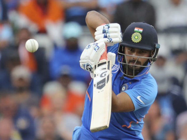 నాటౌట్‌గా ప్రకటించిన అంఫైర్