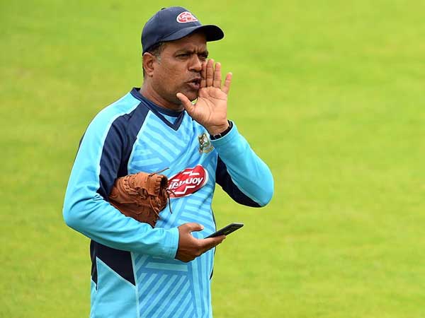 బౌలింగ్ కోచ్ రేసులో జోషి: