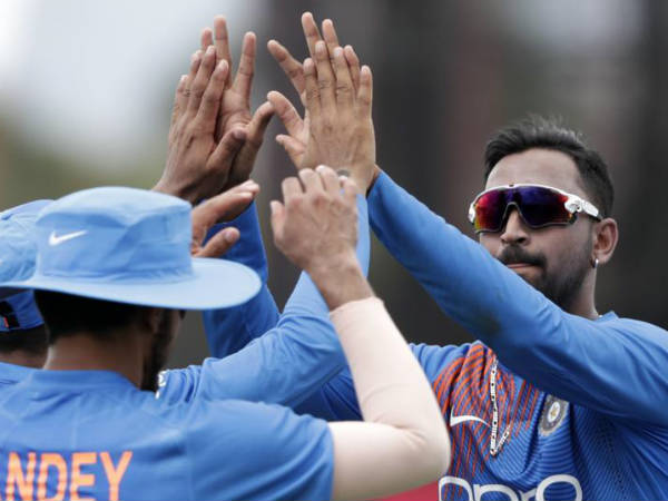 కొత్త బంతితో అద్భుతం చేశాడు: