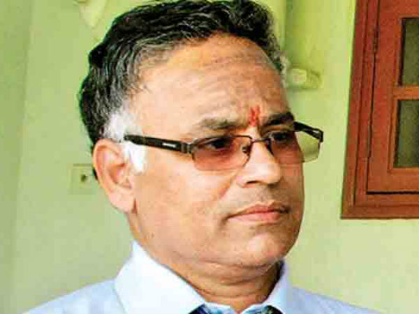 తొలి ఫస్ట్ క్లాస్ మ్యాచ్