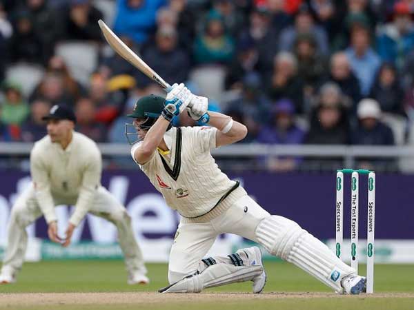 మూడుసార్లు 500లకు పైగా పరుగులు: