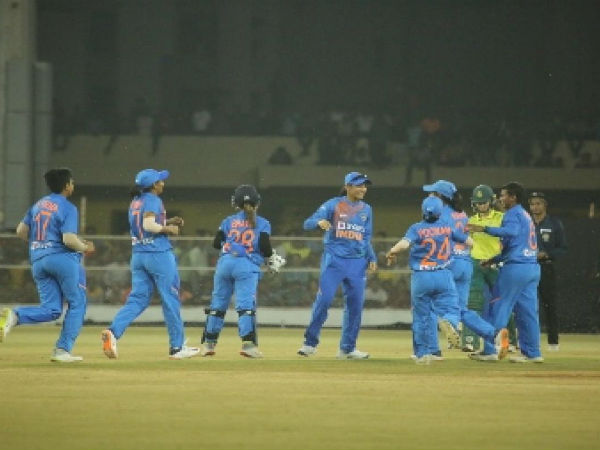 టాస్‌ వేయకుండానే మ్యాచ్‌ రద్దు: