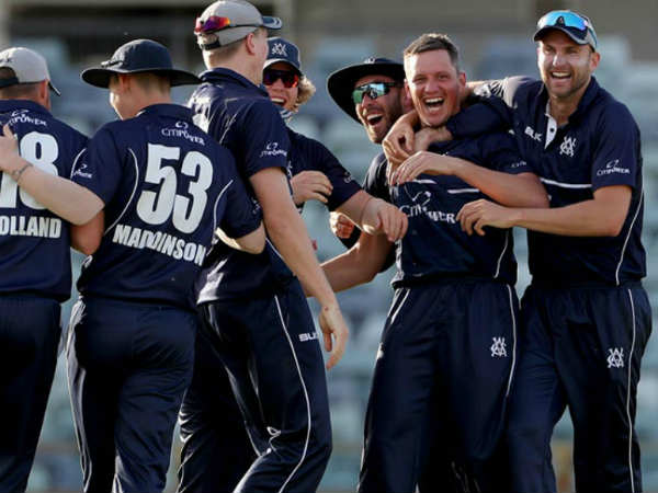 విజయానికి 11 ఓవర్లలో 5 పరుగులు: