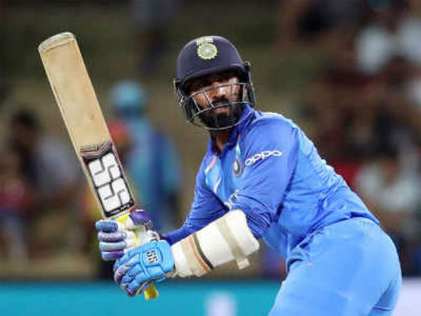 బ్రెండన్ మెక్‌కల్లమ్‌తో కలిసి డ్రెస్సింగ్ రూమ్‌లో