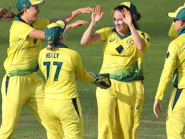 మెగాన్‌ షుట్‌ హ్యాట్రిక్‌: