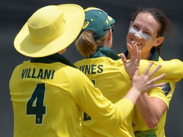 ఆసీస్‌కు మొదటి హ్యాట్రిక్‌: