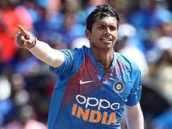 యువకులకు బౌలింగ్ బాధ్యతలు: