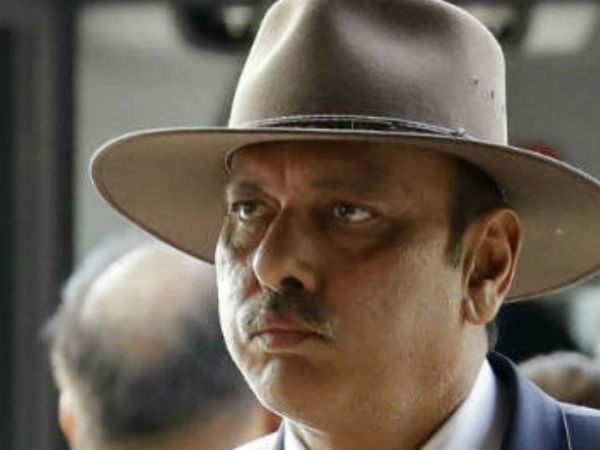 డీప్‌ స్వేర్‌ లెగ్‌లో పంత్ ఔటవుతున్న తీరు