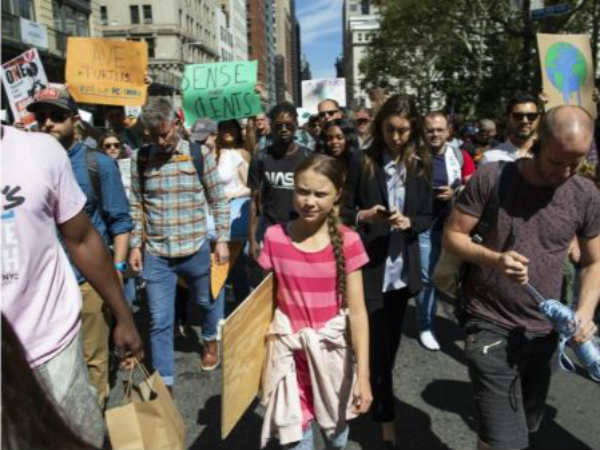 స్కూళ్లో ఉండాల్సిన అమ్మాయిని