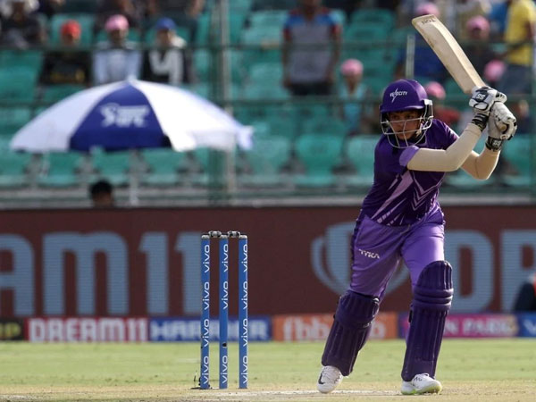 అతి చిన్న వయసులో అరంగేట్రం: