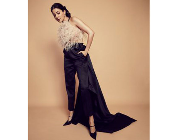 ఫార్మల్ దుస్తుల్లో: