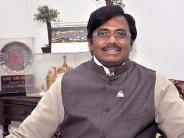 ఓటు హక్కుని వినియోగించుకున్న సభ్యులు