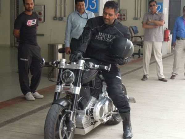 ధోనీకి కార్లు, బైక్‌లు అంటే ప్రాణం