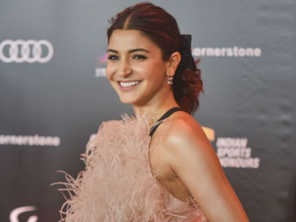 వరల్డ్‌కప్‌లో అనుష్క శర్మకు టీ కప్‌లు ఇచ్చారు