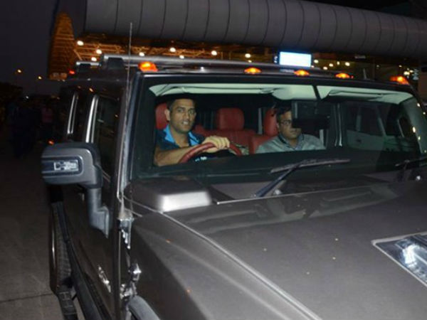 పెట్రోల్‌ బంకు వద్దకు