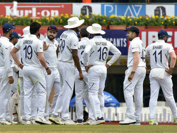 సాహాకు గాయం.. రిషబ్ పంత్‌ కీపింగ్‌ 