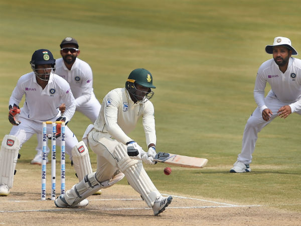 తొలి ఇన్నింగ్స్‌లో దక్షిణాఫ్రికా 431 పరుగుల వద్ద ఆలౌట్