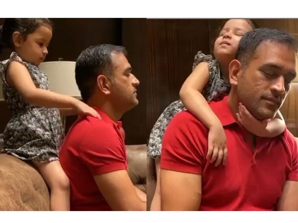 జీవా ప్రేమను ఆస్వాదిస్తున్న ధోనీ: