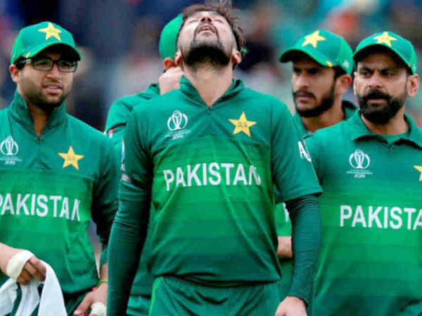  పాక్ ఆటగాళ్లకు భారీ షాక్: