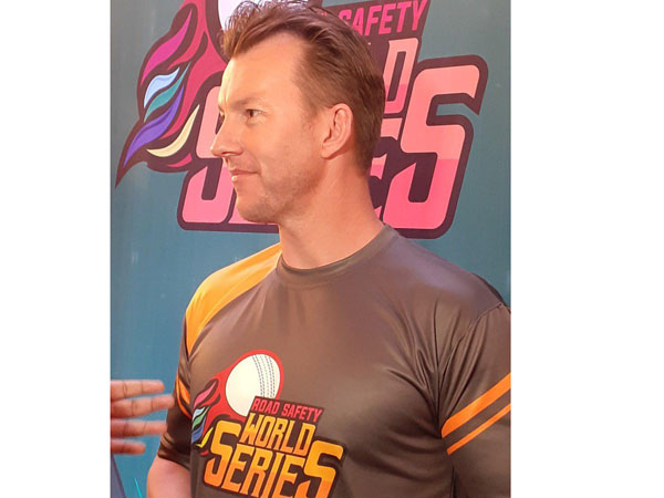 మైదానం బయట మేమంతా స్నేహితులం