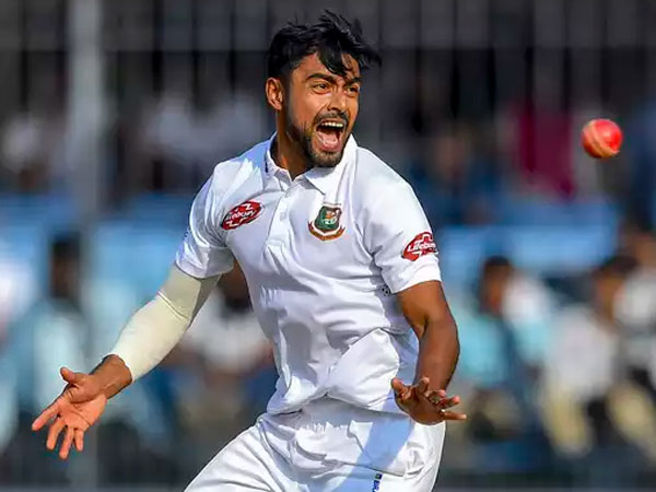 నాలుగు వికెట్లతో సత్తాచాటిన జయేద్: