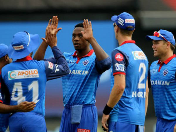 వేలానికి విడుదల చేసిన ఆటగాళ్లు