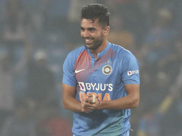 దిగ్గజాల అభినందనలు: