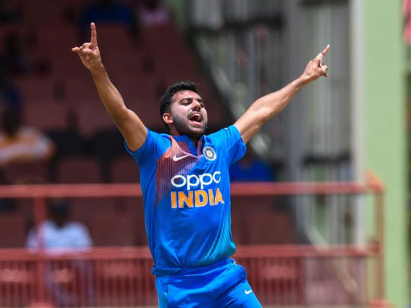  దీపక్‌ చాహర్ హ్యాట్రిక్‌: 