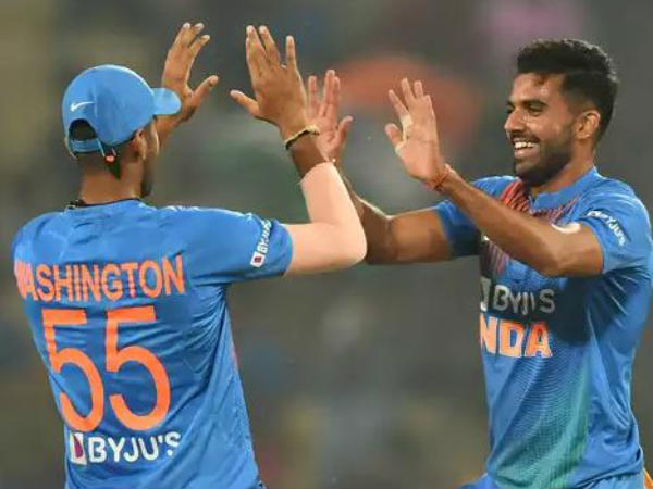 చివరి మూడు బంతుల్లో హ్యాట్రిక్